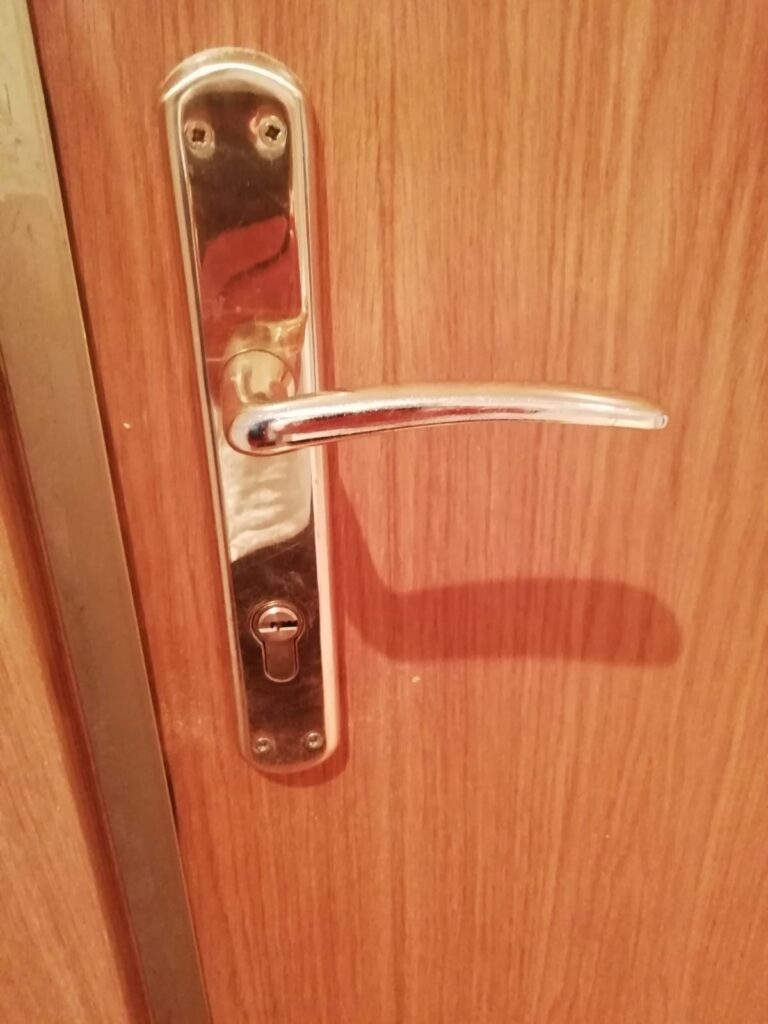 Apertura de puertas Zeneta